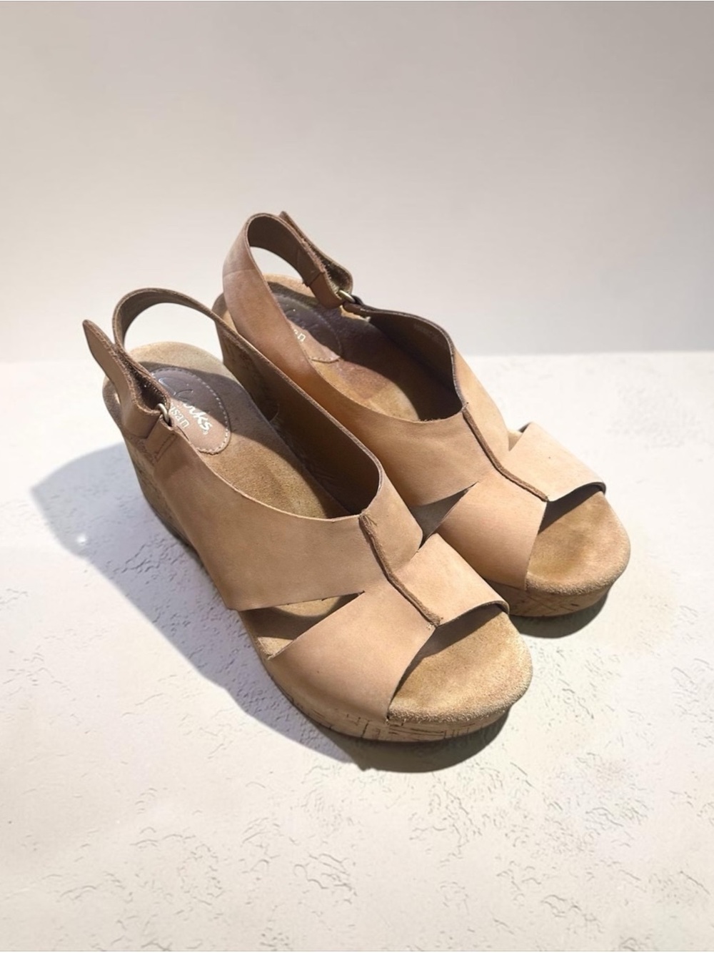 Clarks Caslynn Lizzie Artisan Cork Wedge Sandals Tan Beige Nubuck Size 7 1/2 W